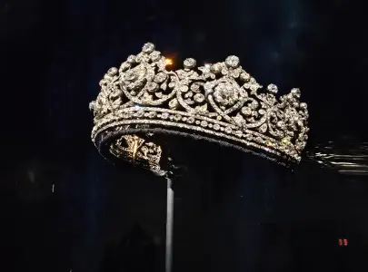 hôtel de la marine exposition joyaux dynastiques couronne christelle lefresne